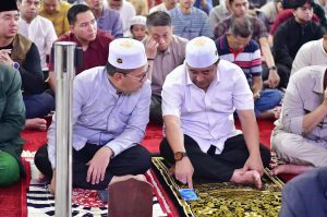 Danny Pomanto-Pj Gubernur Bukber di Lego-lego lalu Tarawih di Masjid 99 Kubah