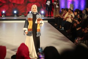 Mewakili Makassar, Fadliah Firman Memukau dalam Fashion Show ‘Preloved For Charity