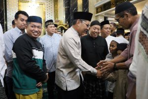 Safari Ramadan, Danny Pomanto Disambut Hangat Jemaah Masjid Nurul Ittihad Kalukuang