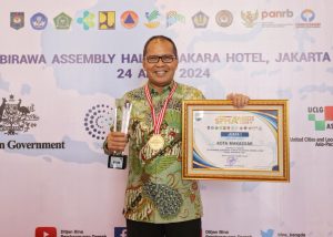 Keren! Pemkot Makassar Raih Penghargaan Standar Pelayanan Minimal SPM Awards 2024