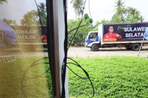 Alhamdulillah! Satu Truk Bantuan Kemanusiaan Pemkot Makassar-IKA Unhas Tiba di Posko Banjir Sidrap