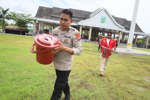 Bantuan Warga Makassar Tiba di Luwu, Menantu Wali Kota Makassar Dokter Udin Pimpin Distribusi via Udara