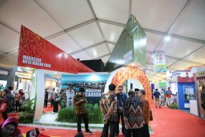 Makassar Low Carbon City dan Makassar Kota Makan Enak Sapa Pengunjung ICE Apeksi XVII