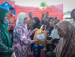 Intervensi Stunting, Indira Yusuf Ismail Serahkan Paket Bantuan Cegah Anak Kurang Gizi