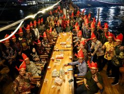 Danny Pomanto Ajak Tamu Luar Negeri F8 Makassar Nikmati Sunset dari Atas Kapal Pinisi