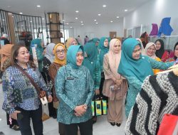 Terkesima dengan Produk UP2K Makassar, Ninuk Triyanti Zudan Borong Produk Hasil Kerajinan