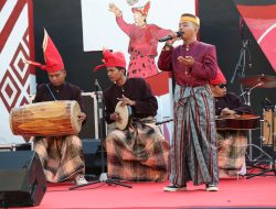 Pertunjukan Musik To Riolo Meriahkan Festival KIM di Makassar