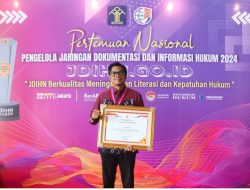 PJ Sekda Kota Makassar Terima Penghargaan JDIH Tingkat Nasional Kategori Khusus