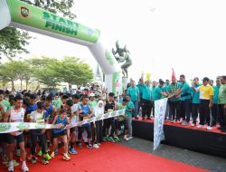 Pjs Wali Kota Makassar Arwin Azis Melepas dan Menyemarakkan GAS Run di Pekan Keselamatan Jalan 2024