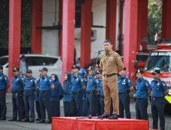 Pjs Wali Kota Makassar Arwin Azis Jadi Pembina Apel Pagi di Dinas Damkar: Tegaskan Pentingnya Kesiapsiagaan