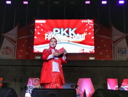 Meriahkan UMKM Fiesta 2024, 15 Ketua TP PKK Kecamatan Ikuti Fashion Show Pamerkan Produk Kerajinan UMKM