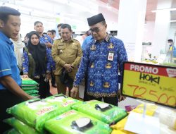 Jelang Nataru, Pj Sekda Tinjau Harga Pasar Tradisional dan Swalayan