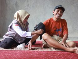 Tim Medis Pemkot Makassar Siaga Obat-obatan hingga Ambulans bagi Warga Terdampak Banjir di Blok 8