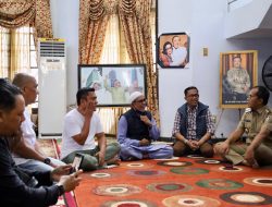 Melayat ke Rumah Duka Almarhum Alwi Hamu, Danny Beri Dukungan Moril dan Kenang Kebersamaannya