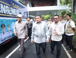 Tekan Inflasi, Wali Kota Makassar Munafri Distribusikan Ribuan Paket Sembako