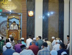 Wali Kota Munafri Tarawih Bersama Warga, Ingatkan Keutamaan 10 Malam Terakhir Ramadan