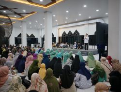 Buka Puasa Bersama Jemaah Masjid Al-Markaz, Munafri Ajak Jamaah Jaga Masjid