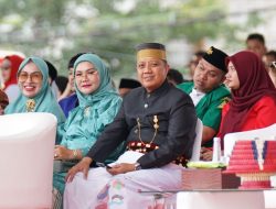 Kadinsos Makassar Bersama Istri Hadir di Upacara Penurunan Bendera Merah Putih HUT RI ke-80 Dengan Penuh Khidmat