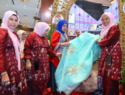 Produk Binaan Dekranasda Makassar, Baju Bodo Hingga Sarung Lagosi Laris Manis di INACRAFT