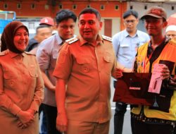 Wali Kota Makassar Berikan Reward  Kepada 6 Jukir Yang Tingkat  Penggunaan Qris nya Cukup Tinggi