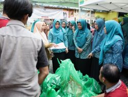 TP PKK dan Dekranasda Makassar Salurkan Bantuan Pangan kepada 830 Perempuan Pra Sejahtera di 15 Kecamatan