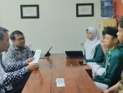 Pendampingan Pembuatan Buletin Sekolah Sebagai Produk Literasi dan Layanan Perpustakaan