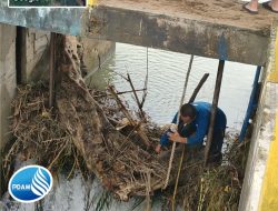 Hujan Deras Picu Penumpukan Sampah, Perumda Air Minum Makassar Gerak Cepat Normalisasi