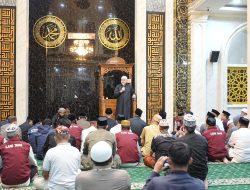 Munafri Ingatkan Masyarakat Waspada Cuaca Ekstrem dan Pohon Tumbang saat Safari Subuh di Ujung Tanah