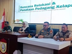 Tak Digusur, Pedagang Kelapa Muda Benteng Rotterdam Dipindahkan Ke Pasar Ksmpung Baru