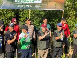 Bersama Wali Kota dan DLH, IKA SMAN 2 Makassar Tanam 4.000 Mangrove di Kawasan Pesisir Untia