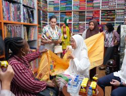 Ketua Dekranasda Makassar Kenalkan Warisan Sutera Sulsel kepada Spouse Delegasi Indonesia Gastrodiplomacy Series 2026