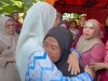 Sapa dan Peluk Korban Kebakaran, Melinda Aksa Serahkan Bantuan untuk Warga Terdampak