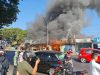 Damkarmat Makassar Kembali Melakukan Pemadaman Kebakaran di Wilayah Biringkanaya, 6 Unit Armada  Dikerahkan Untuk Memadamkan Api
