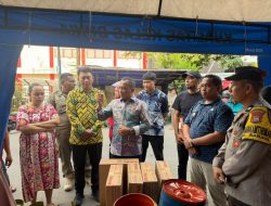 Dinsos Makassar Salurkan Bansos Kepada 62 KK Terdampak Kebakaran Yang Terjadi Di Kelurahan Barayya